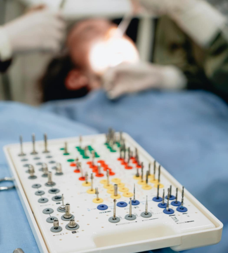 כיצד עושים השתלות שיניים ב 2026 ואיך זה מרגיש אחרת לגמרי?